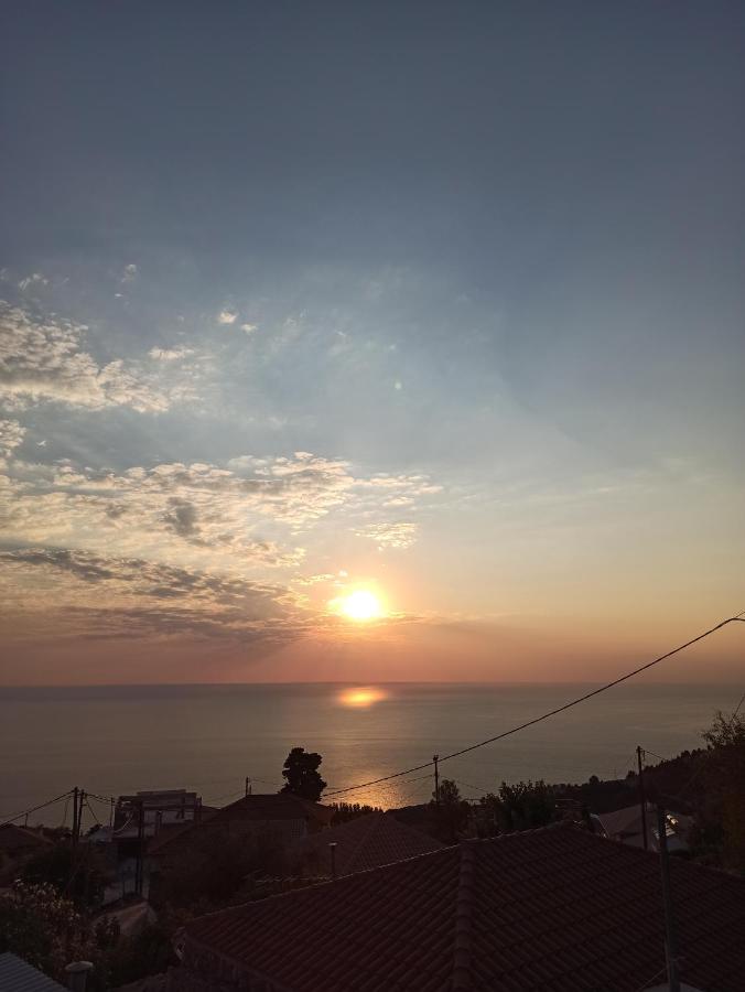 Sun Meets Sea Apartment Athanion Exterior photo